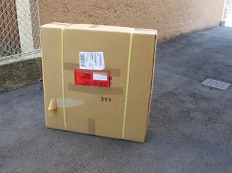 der Karton mit dem MUNI der Karton mit dem MUNI