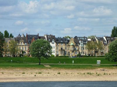 Häuserfront am Rheinufer Häuserfront am Rheinufer