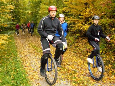 durch den herbstlichen Laubwald durch den herbstlichen Laubwald