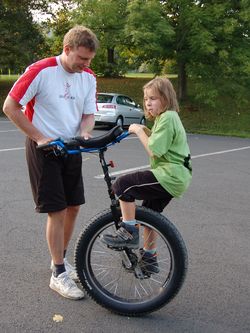 Etwas groß das Einrad Etwas groß das Einrad