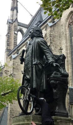 Bach mit Einrad Bach mit Einrad