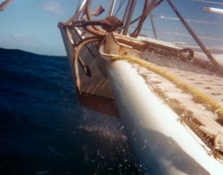 Der Rumpf kommt aus dem Wasser Der Rumpf kommt aus dem Wasser