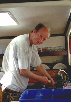 Charly beim Abwasch Charly beim Abwasch