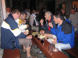 Straßenheuriger Straßenheuriger