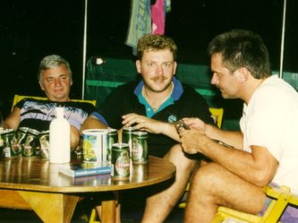 Faulenzen bei ein paar Dosen Bier Faulenzen bei ein paar Dosen Bier